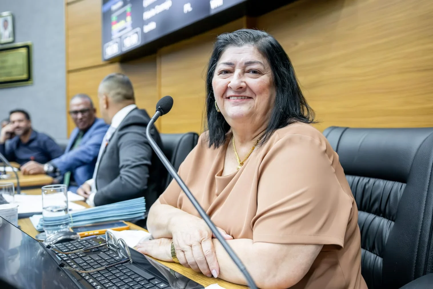 Izelda segue trabalhando por Cajamar e sempre presente nas demandas da população