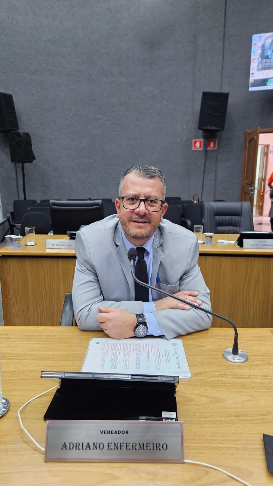 Na última sessão da Câmara Municipal de Cajamar, realizada no dia 27, foram apresentadas importantes moções de autoria do vereador Adriano Enfermeiro.