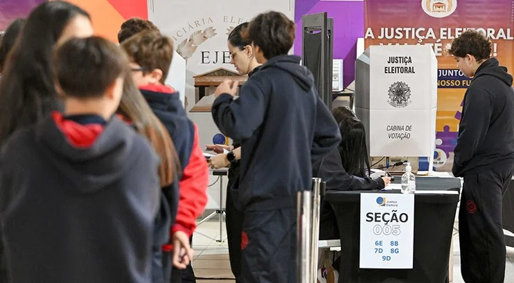 Dia Nacional da Consciência do 1º Voto: saiba mais sobre os direitos dos jovens eleitores  Resolução do TSE inclui nova regra sobre idade para voto facultativo; veja os principais pontos da legislação vigente