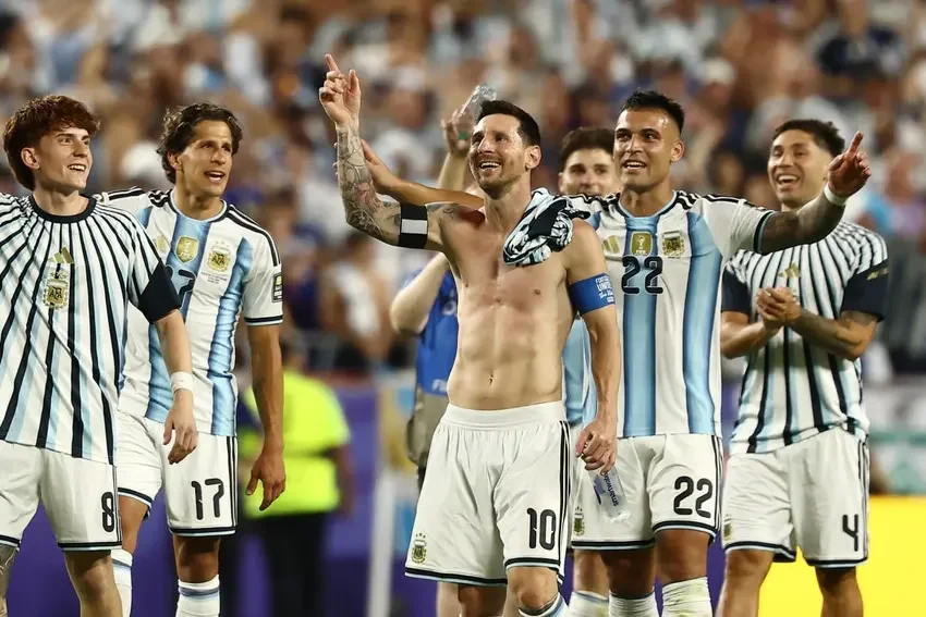 Após Argentina eliminar a Suíça, Messi faz projeção e alerta: 'Grupo sente' Ídolo e capitão da Argentina destacou o desgaste físico dos atletas