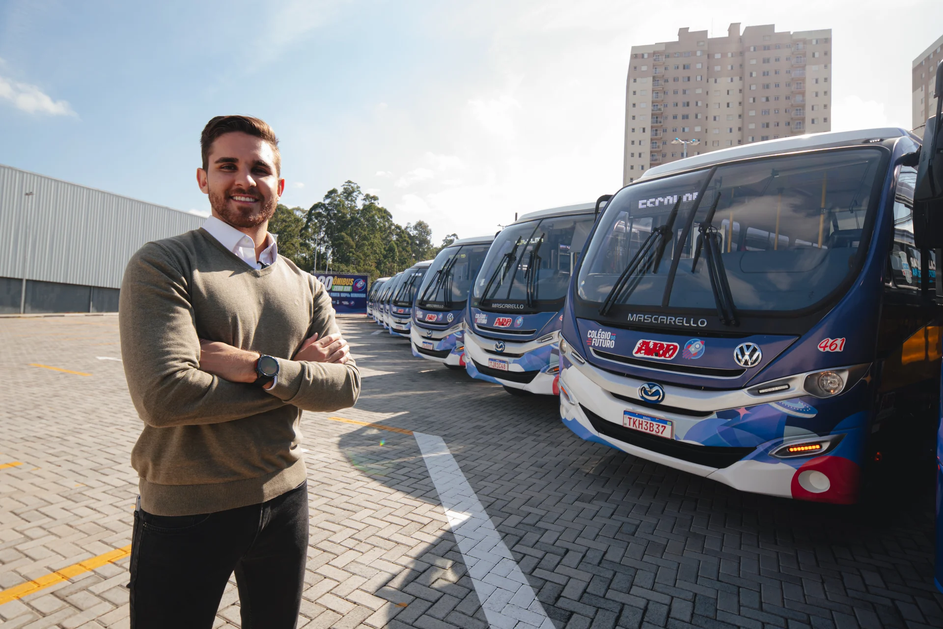 Cajamar entrega 20 novos ônibus escolares para reforçar o transporte dos alunos do Colégio do Futuro