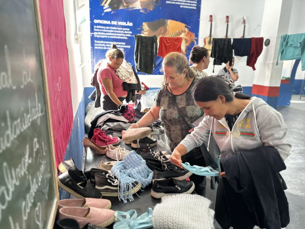 Varal Solidário leva acolhimento e beneficia famílias no Ponunduva Ação do Fundo Social disponibilizou roupas, agasalhos e calçados para a população da região