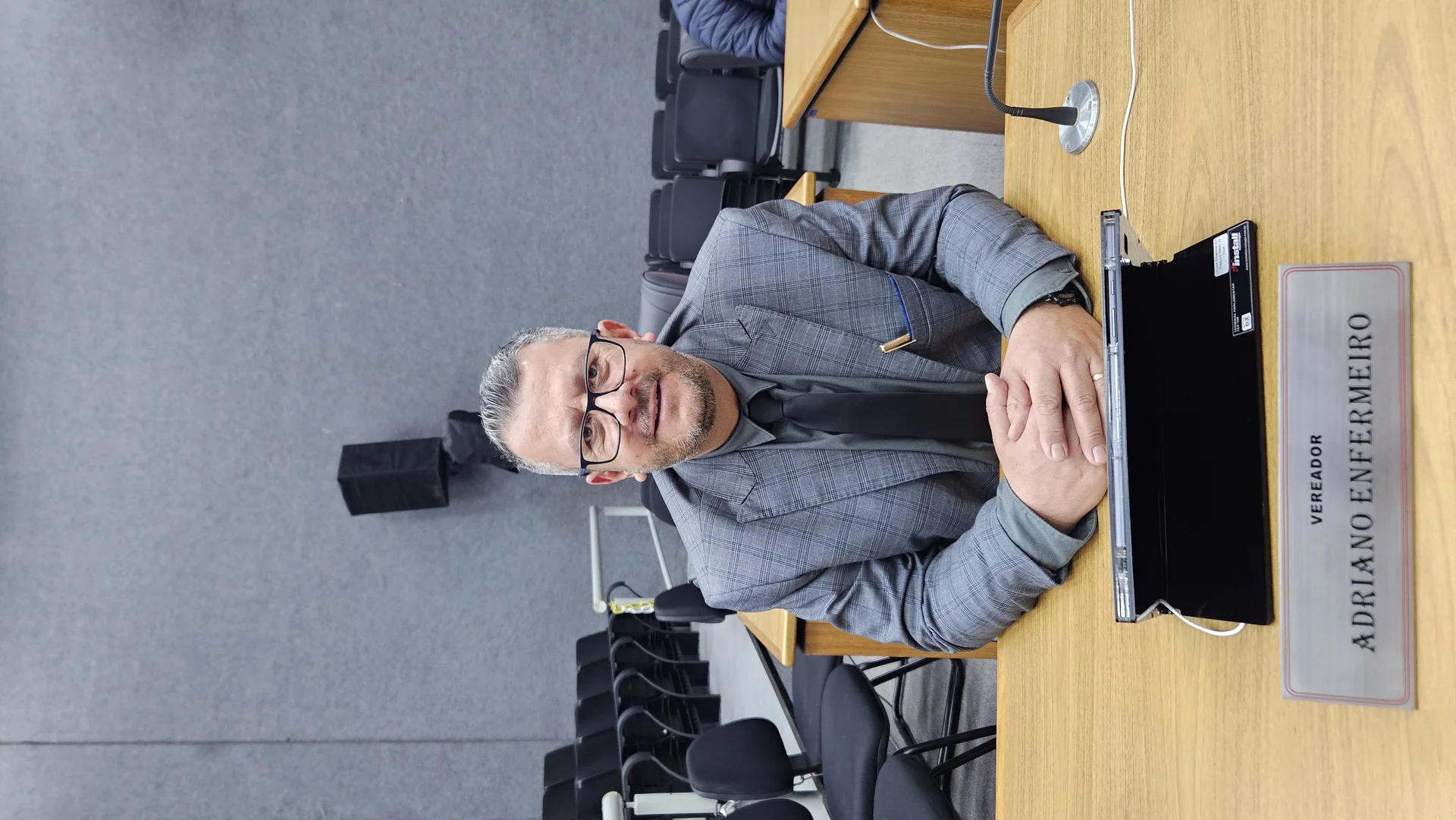 Vereador Adriano Enfermeiro apresenta requerimento para fortalecer o apoio a pacientes com tuberculose.