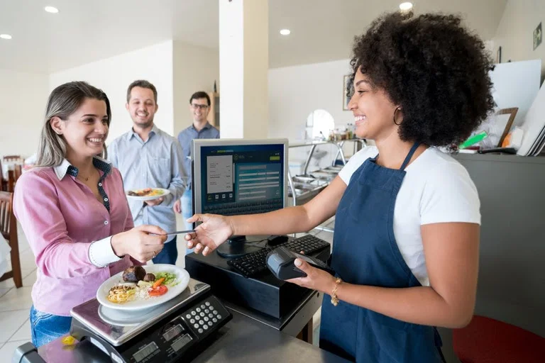 São Paulo gera 18,2 mil empregos com carteira assinada em maio Três dos cinco grandes grupos de atividades econômicas registraram saldo positivo no estado paulista no quinto mês do ano. Em todo o país, foram criados mais de 72,9 mil novos postos