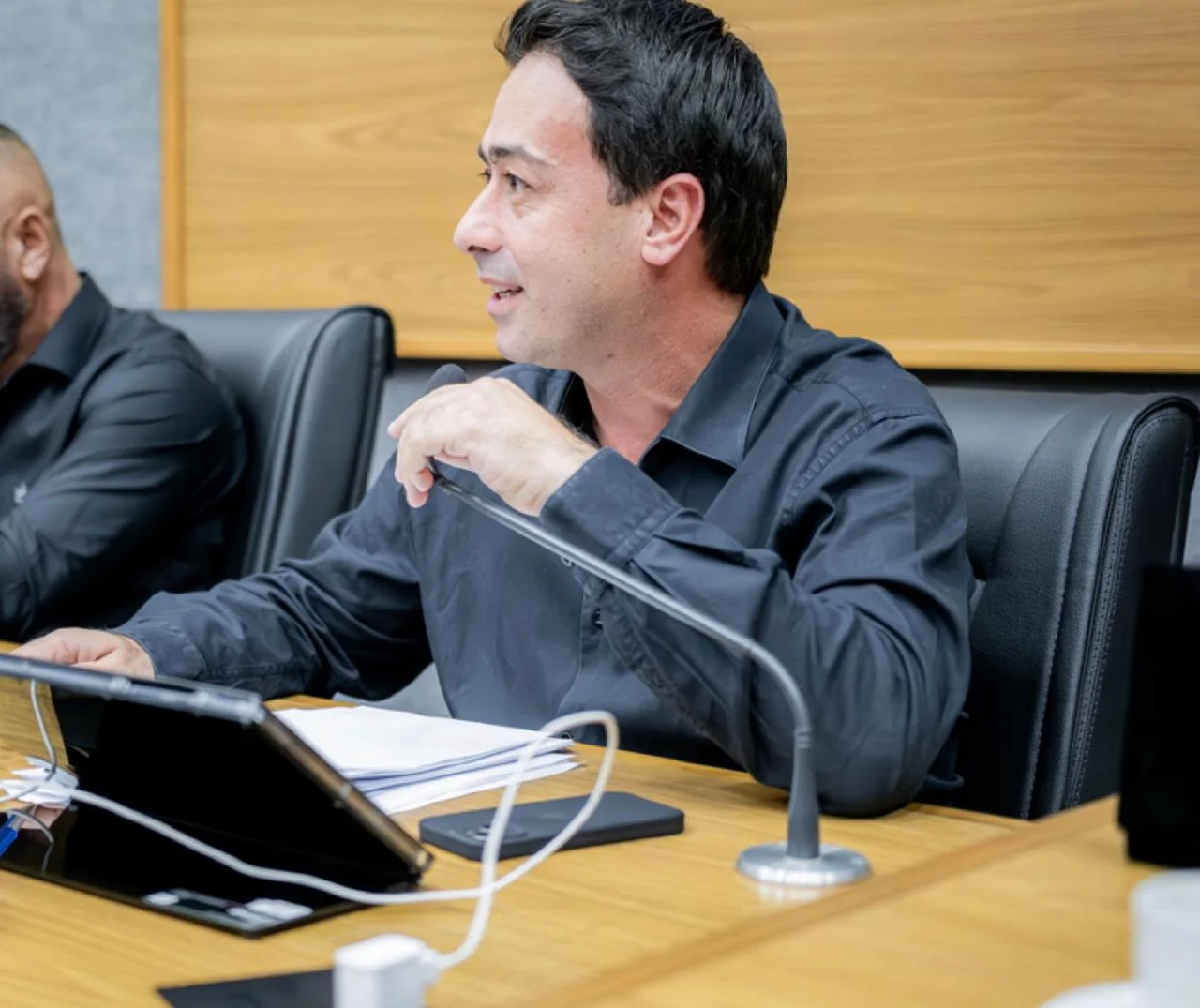 Vereador Saulo apresenta requerimento sobre pagamento de Pró-Labore para Policiais e Bombeiros em Cajamar
