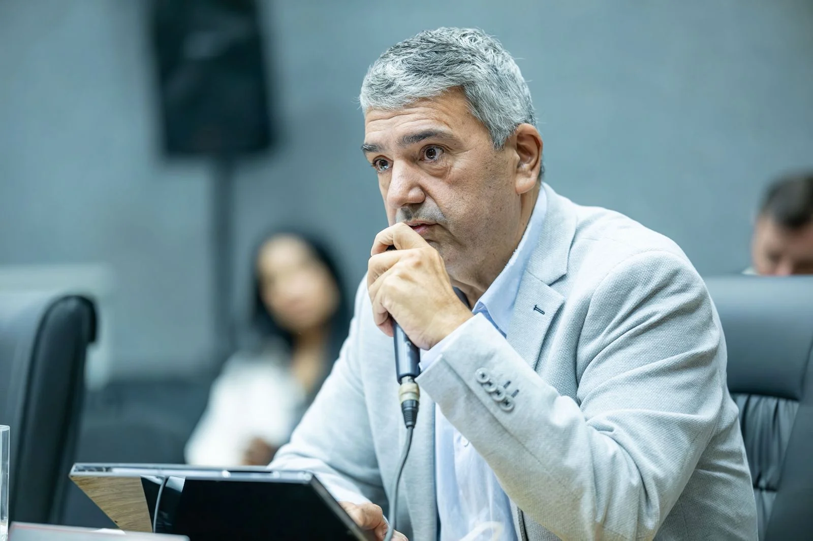 O vereador Marcelo do Gás apresentou um requerimento solicitando à Prefeitura de Cajamar informações sobre os programas de apoio às famílias em situação de vulnerabilidade social no município