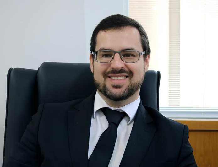 “Adultizando”   André Naves (*)