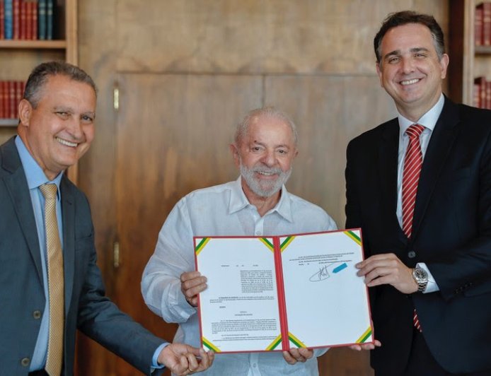 PACTO FEDERATIVO  Presidente assina decreto que lista condições estaduais para renegociar dívidas pela Propag