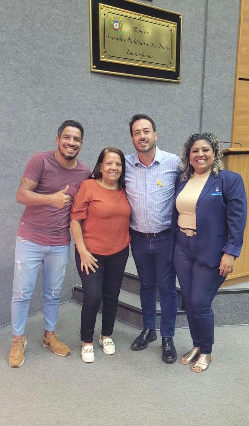 A Câmara Municipal de Cajamar aprovou na última sessão, o projeto de lei nº49/2025 de autoria do Vereador Saulo, que dispõe sobre a redenominação da Rua Leme para Rua José Alaor Matheus.
