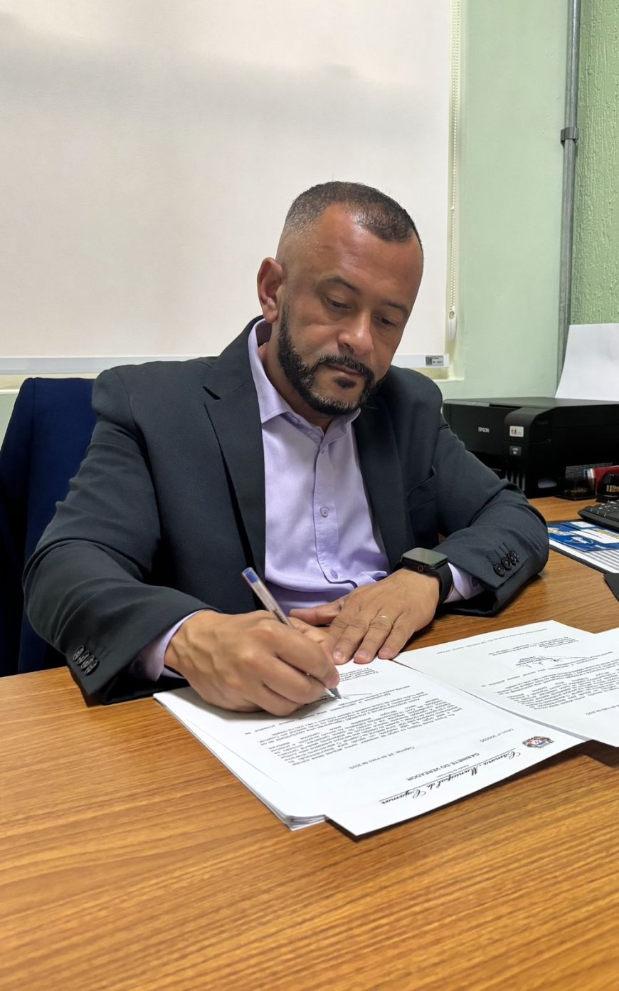 Vereador Flávio Comajo apresenta requerimento sobre moradia