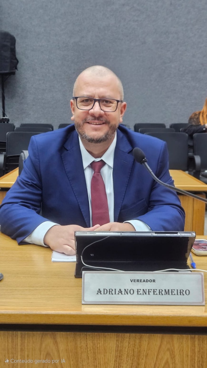 Vereador Adriano Enfermeiro  Através da Indicação nº 683/2025, sugere a implantação da fisioterapia neural cicatricial no Complexo de Saúde.
