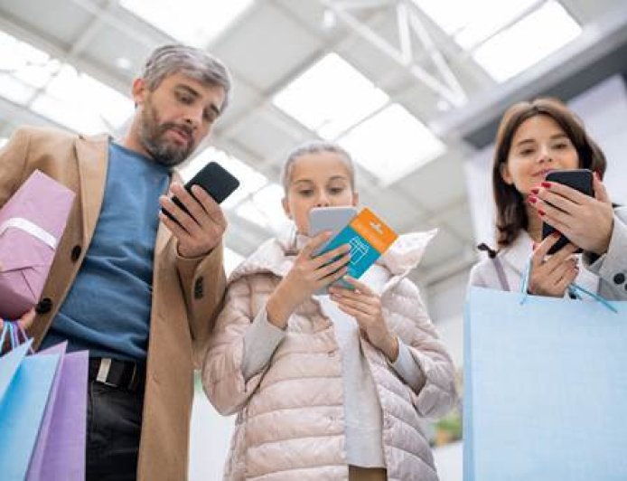 Mais de 50% dos brasileiros estão recorrendo à inteligência artificial para ideias de presentes e busca por melhores preços