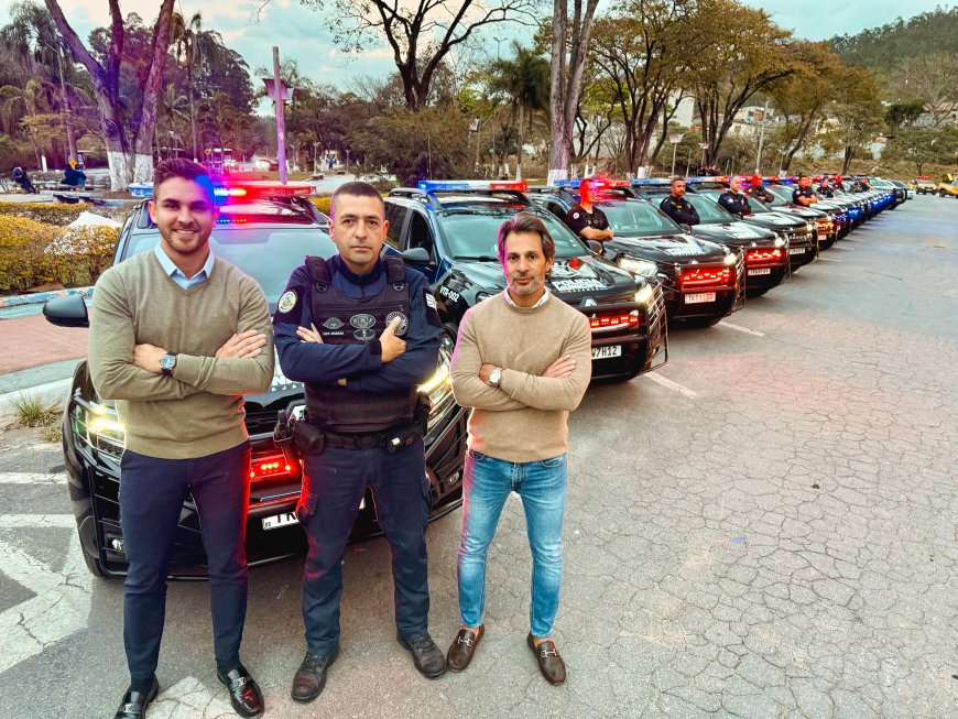 Kauan entrega 14 viaturas 0KM à Polícia Municipal e anuncia meta de 30 até setembro