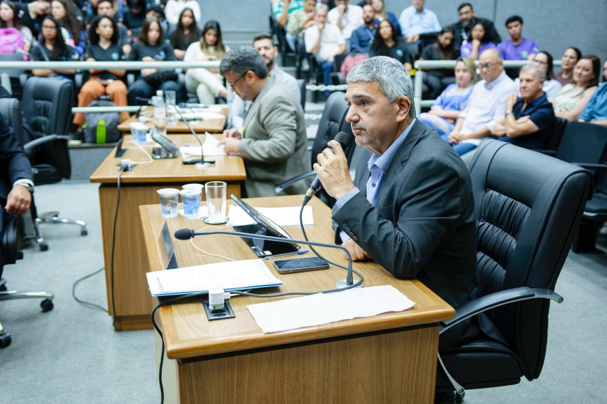O vereador Marcelo do Gás solicitou à Prefeitura informações sobre a criação de um Consultório na Rua, com veículo adaptado e equipe multiprofissional, para levar atendimento de saúde às pessoas em situação de vulnerabilidade.