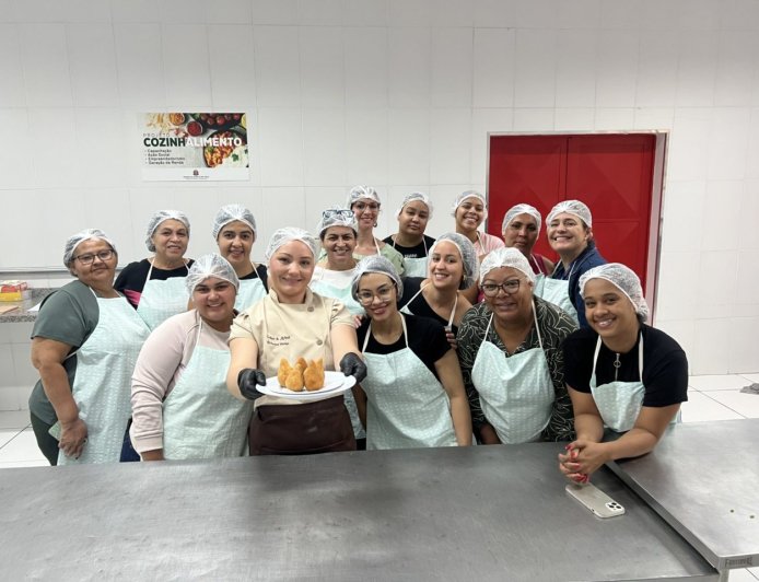 Alunas participam de workshop “Coxinhas com Afeto” no Fundo Social