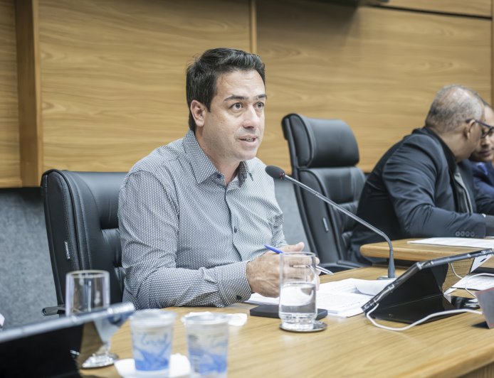 Vereador Saulo apresenta indicação para ampliar o programa “Remédio em Casa” para idosos a partir de 60 anos