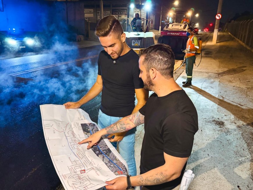 Prefeito Kauan acompanha obras de pavimentação da Avenida Tenente Marques durante a madrugada
