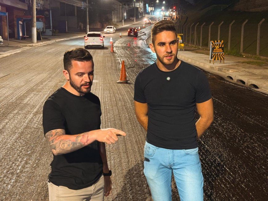 Prefeito Kauan acompanha obras de pavimentação da Avenida Tenente Marques durante a madrugada