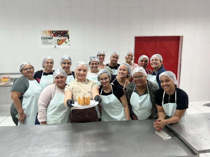 Alunas participam de workshop “Coxinhas com Afeto” no Fundo Social