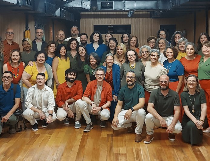 No próximo dia 10 de dezembro, quarta-feira, a  Cia. Canto Vivo, coral de Jundiaí com 39 anos de história, realiza um ensaio aberto pra quem quiser participar e cantar junto com o coral. O ensaio acontece numa escola no Vianelo (Jundiaí) , das 19:30 às 21h. Não é necessária experiência, o único requisito é que os interessados tenham mais de 18 anos.