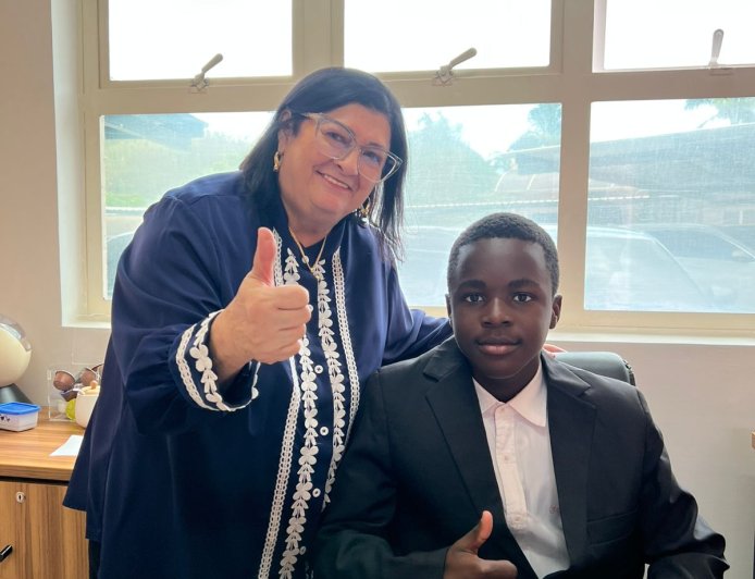 Vereadora Izelda participa da posse dos Vereadores Mirins da 1ª Legislatura de 2026 e apadrinha aluno da EMEB Fernando Pupo Massagardi