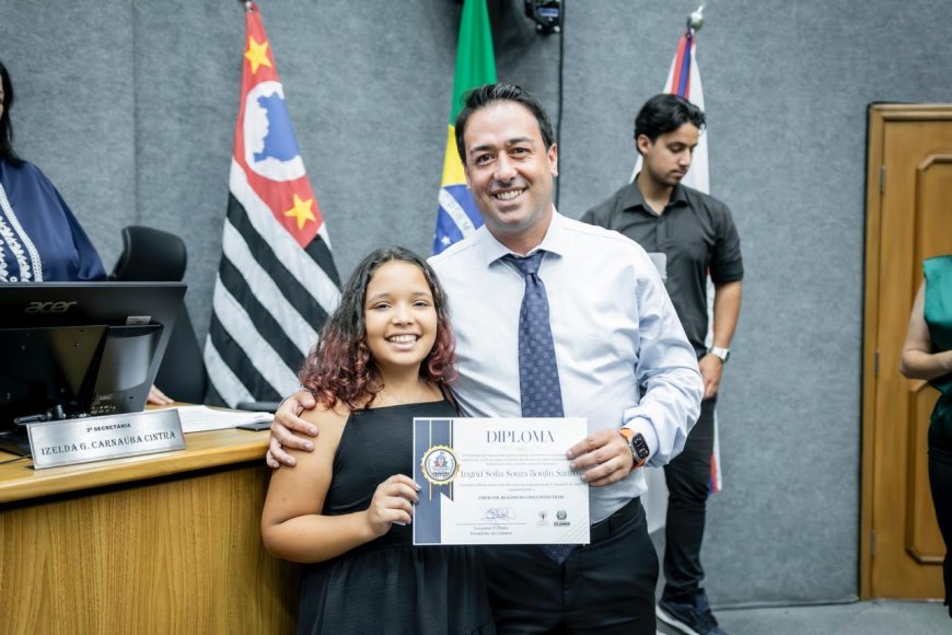 Vereador Saulo participa da posse dos Vereadores Mirins e apadrinha a estudante Ingrid da EMEB Realino.