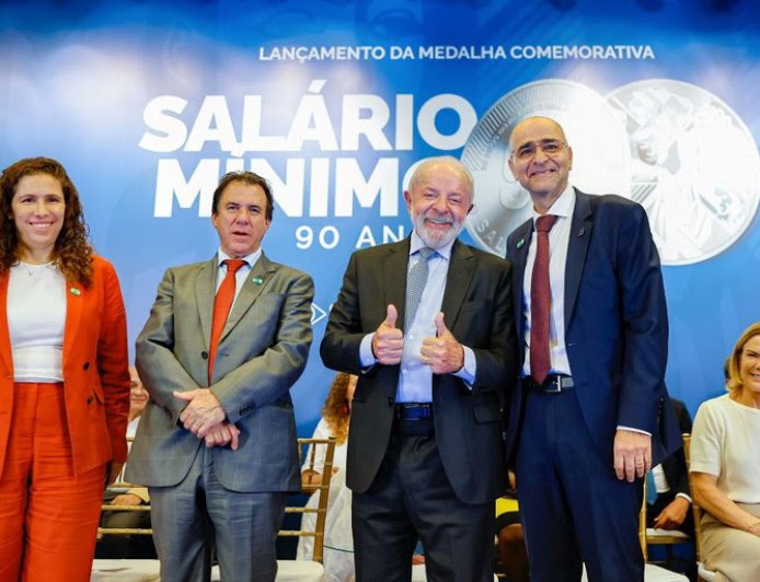 “Temos a obrigação de brigar para que ele melhore”, diz Lula, sobre o salário mínimo