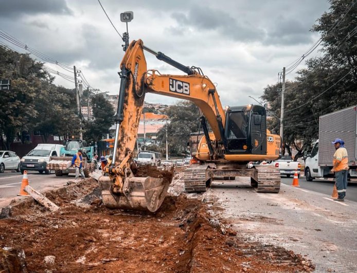 Prefeitura avança com obras viárias e de drenagem na Avenida Tenente Marques