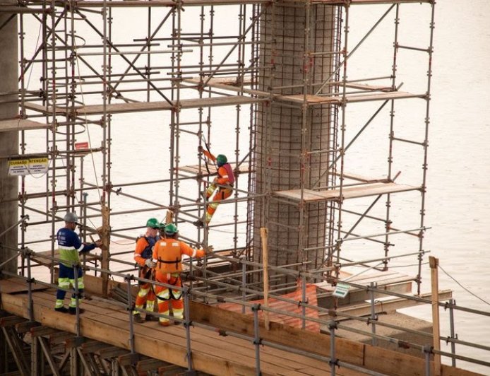 Desemprego atinge menor nível da série histórica e mercado de trabalho registra recordes em 2025