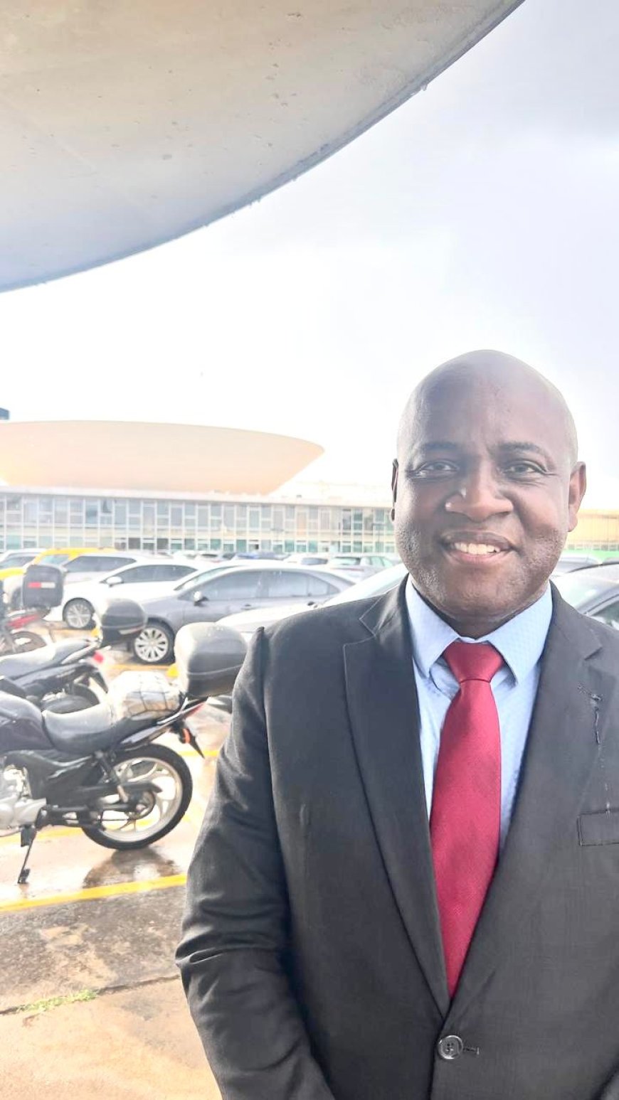 EM BRASÍLIA REPRESENTANDO CAJAMAR