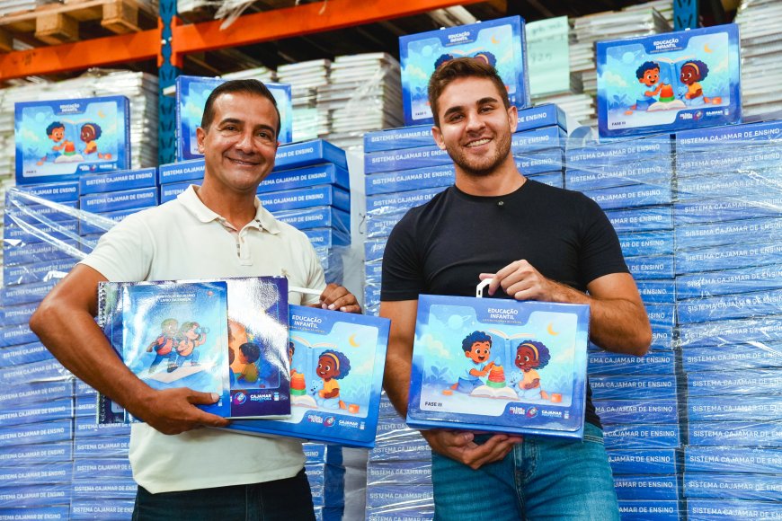 Kauan acompanha confecção das apostilas escolares do Sistema Cajamar de Ensino