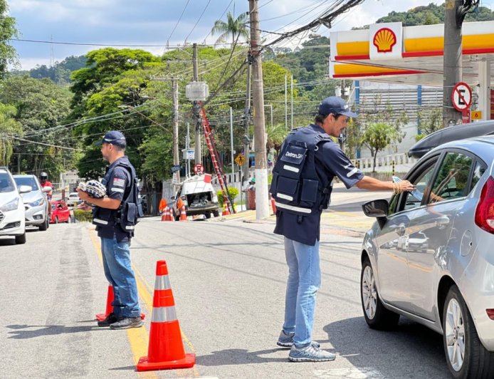 Cajamar reforça conscientização sobre respeito à faixa de pedestres