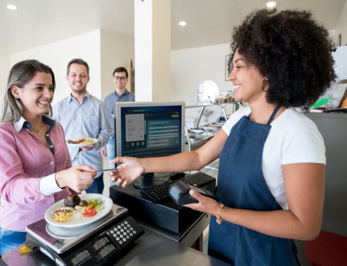 Redução da jornada de trabalho teria custo similar ao de reajustes históricos do salário mínimo, aponta Ipea