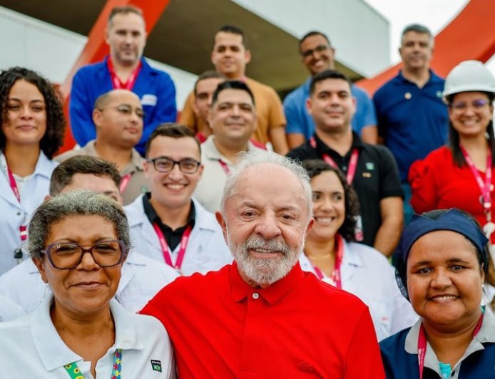“O Brasil vai se transformar numa potência na produção de remédios”, diz Lula em visita à fábrica do Aché