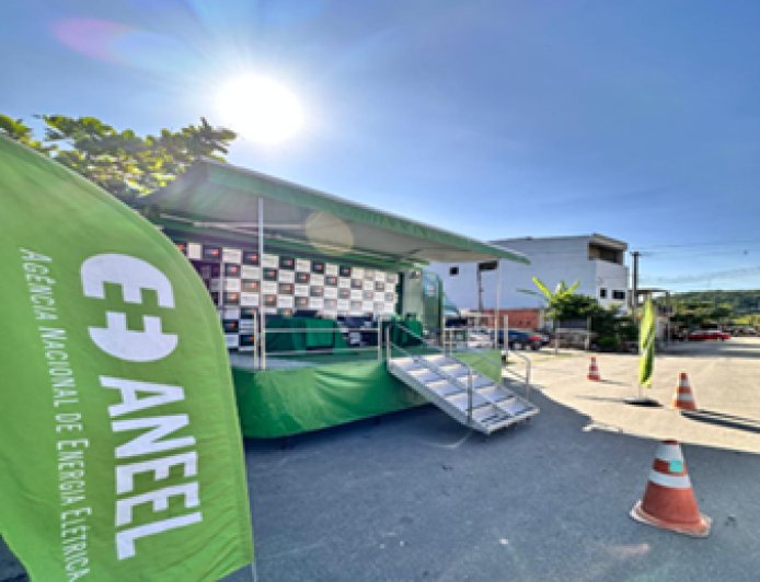 Veja como trocar lâmpadas ineficientes por LED em ação da Neoenergia Elektro em Franco da Rocha