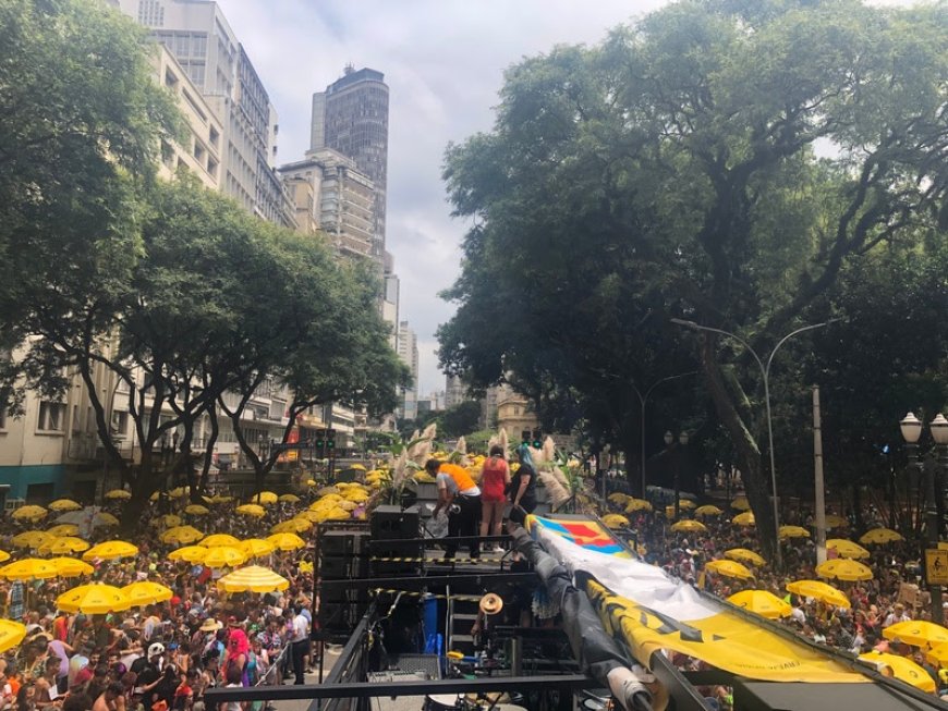 Compra de bilhetes aéreos para o Carnaval de SP cresce 11% em 2026, em relação ao mesmo período de 2025