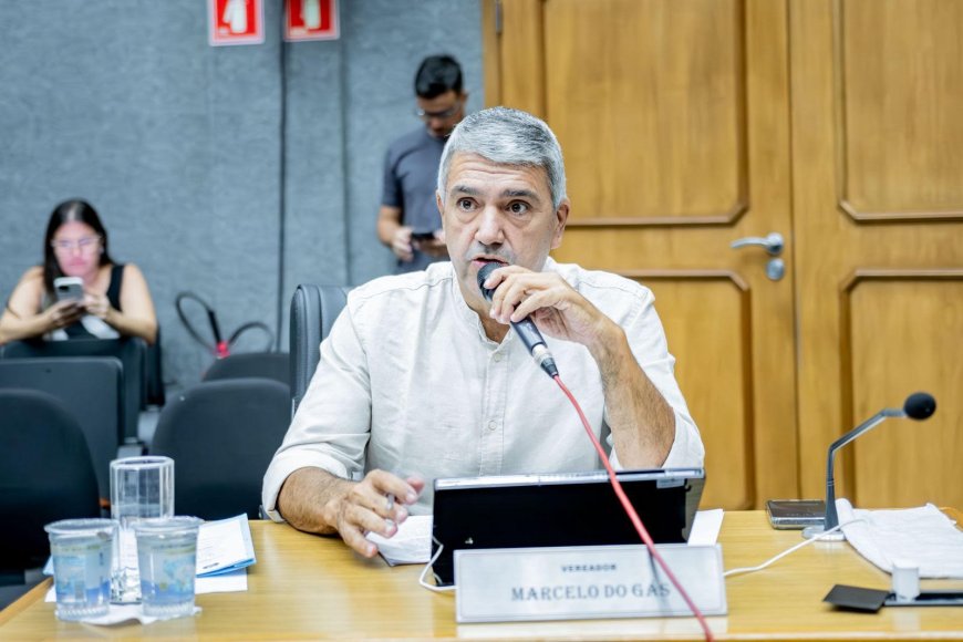 O vereador Marcelo do Gás apresentou requerimento solicitando ao prefeito Kauan Berto Sousa Santos informações sobre terrenos abandonados ou sem manutenção no município