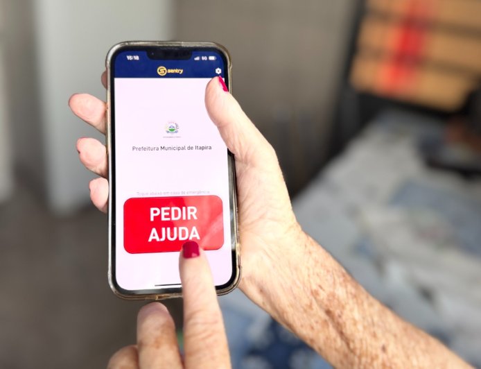 Cidades ampliam proteção às mulheres com tecnologia e botões de emergência