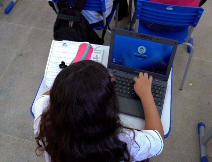 Acesso à internet em escolas da rede pública de São Paulo chega a 98,5% em 2025