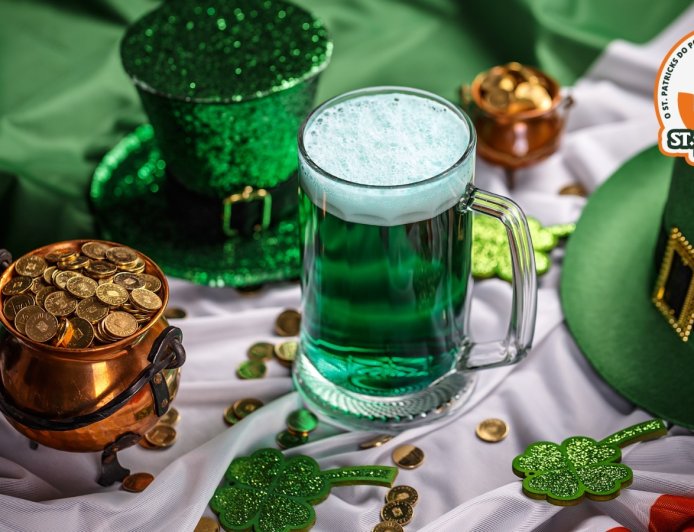 St. Patrick’s Day promete cerveja verde, música ao vivo e experiência cervejeira em grande festa temática