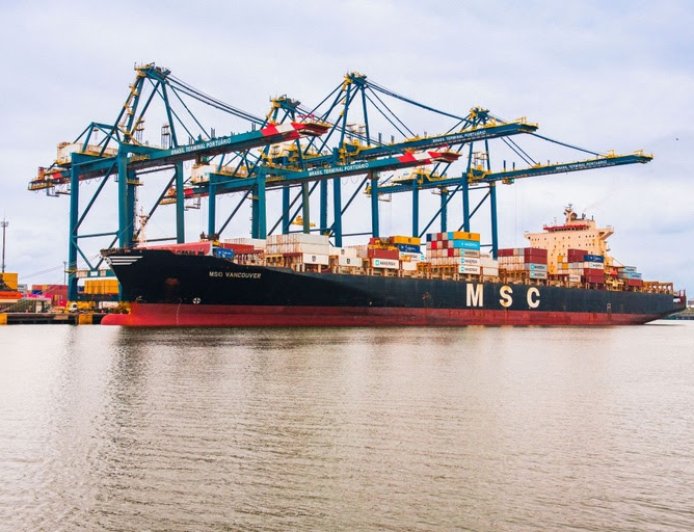 Governo do Brasil zera imposto de importação de quase mil itens e acumula medidas que beneficiam indústria, serviços e população