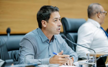 O vereador Saulo apresentou o Requerimento nº 117/2026 solicitando à Prefeitura informações e estudos sobre a possibilidade de reduzir o tempo necessário para a concessão da sexta-parte aos servidores públicos municipais.
