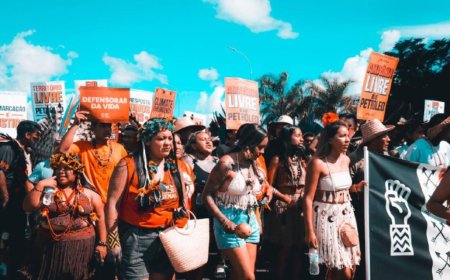 Povos indígenas apresentam proposta global para eliminação dos combustíveis fósseis durante o Acampamento Terra Livre