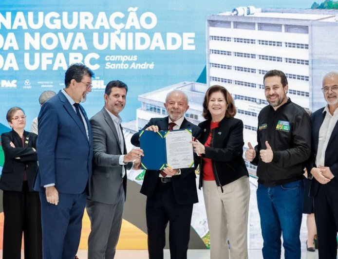 “Não há modelo de país desenvolvido que não tenha tido investimento em educação antes”, diz Lula em entrega de unidade da UFABC, em Santo André (SP)