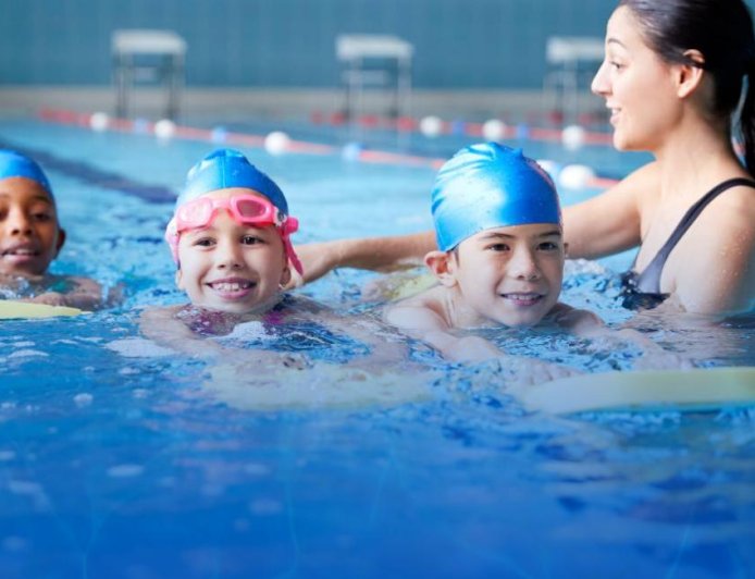 Aulas gratuitas de natação continuam com inscrições abertas em Cajamar