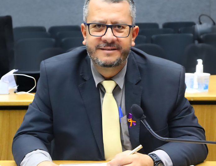 Na sessão do dia 8 de abril, o Vereador Adriano Enfermeiro