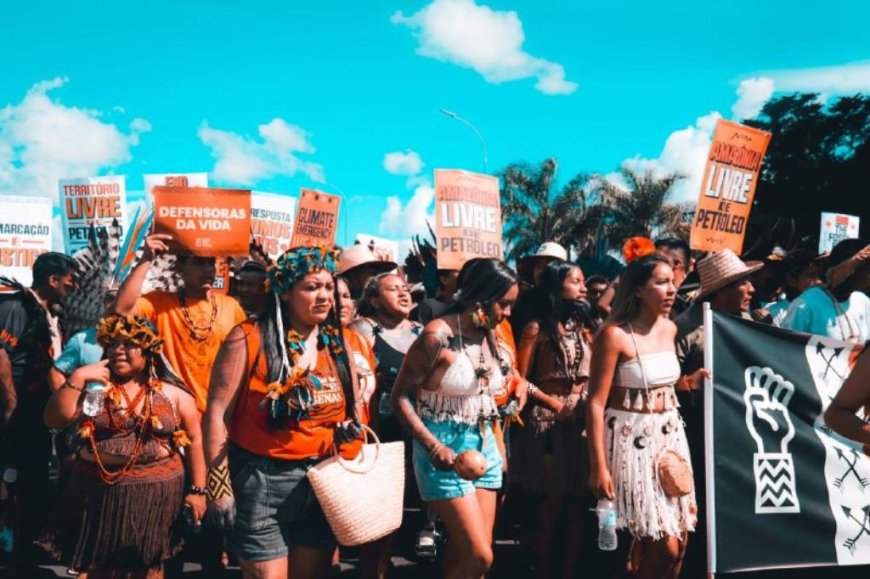 Povos indígenas apresentam proposta global para eliminação dos combustíveis fósseis durante o Acampamento Terra Livre